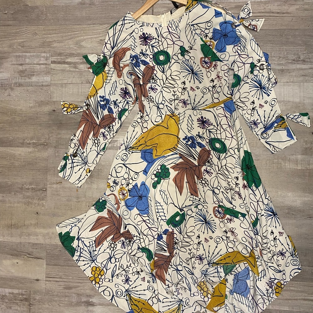 Flower dress, creative and profesional look